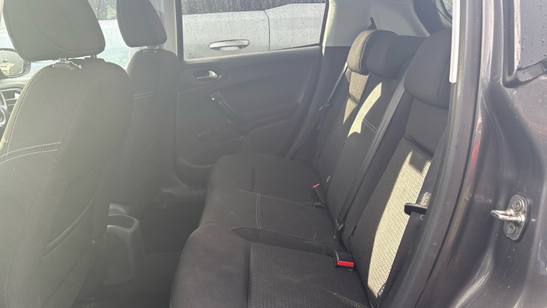 Peugeot 208 1.2 PureTech 82 Allure 5dr Petrol Hatchback